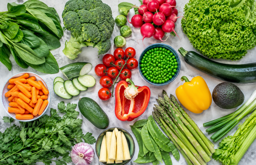 Best vegetables to eat for healthy weight loss including spinach, broccoli and cucumber